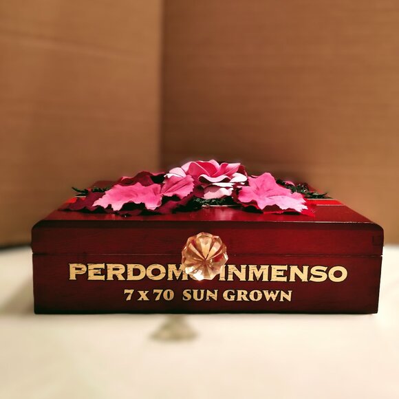 Suenos de Saundra Upcycled Perdomo Cedar Cigar Box, Home Decor /Storage - Picture 6 of 13